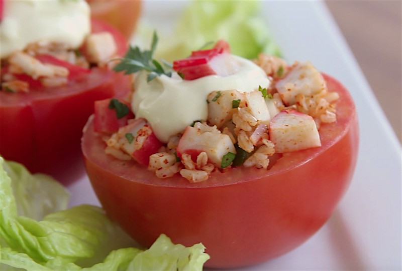 foto de Tomates rellenos con Kani Kama y arroz